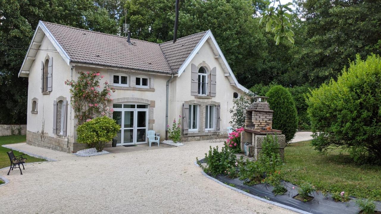 Au 157 - Locations Contrexeville Luaran gambar